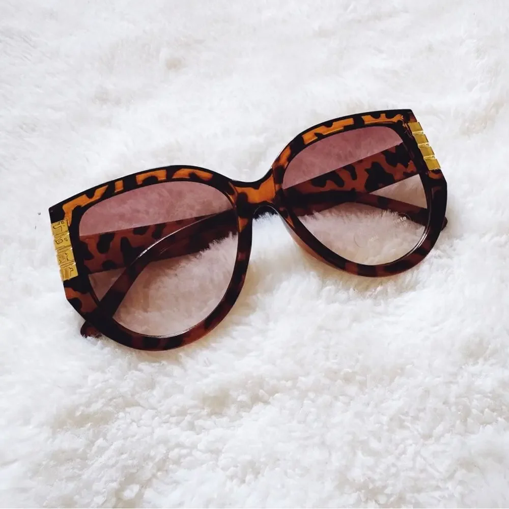 Rosy Tortoise Brown Cat Eye Oversized Sunglasses